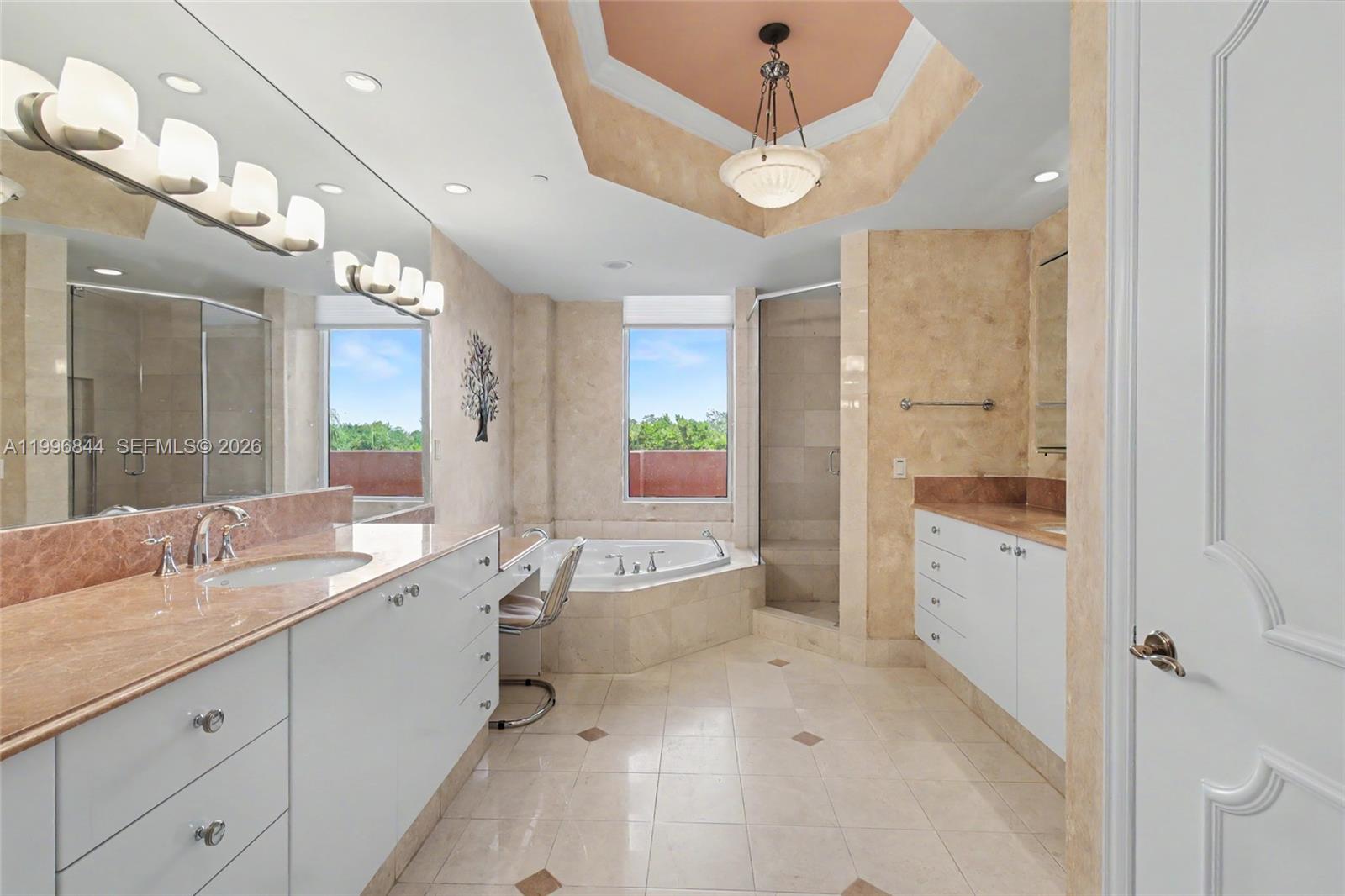 60 Edgewater Dr #3G Coral Gables, FL 33133