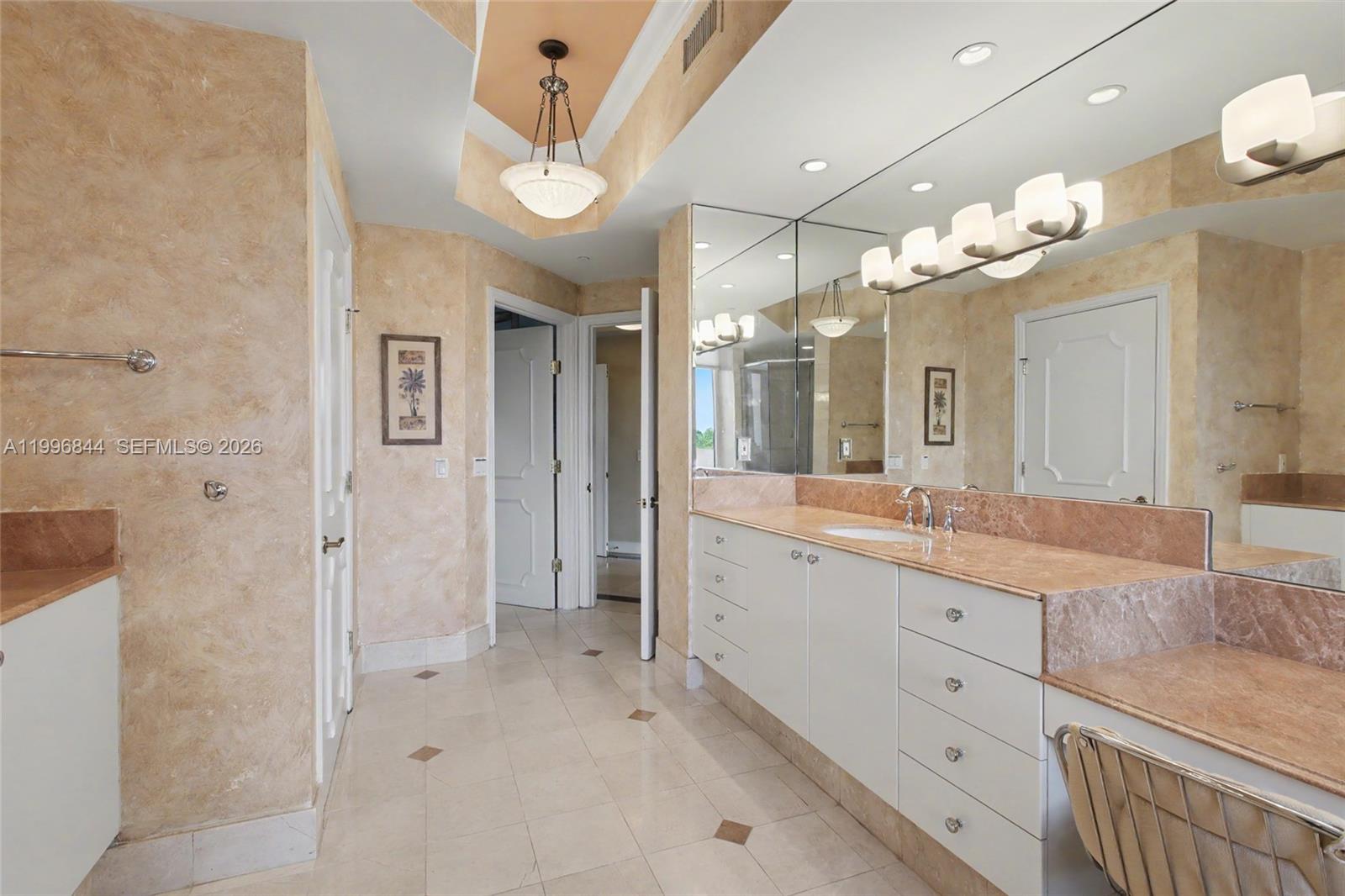 60 Edgewater Dr #3G Coral Gables, FL 33133