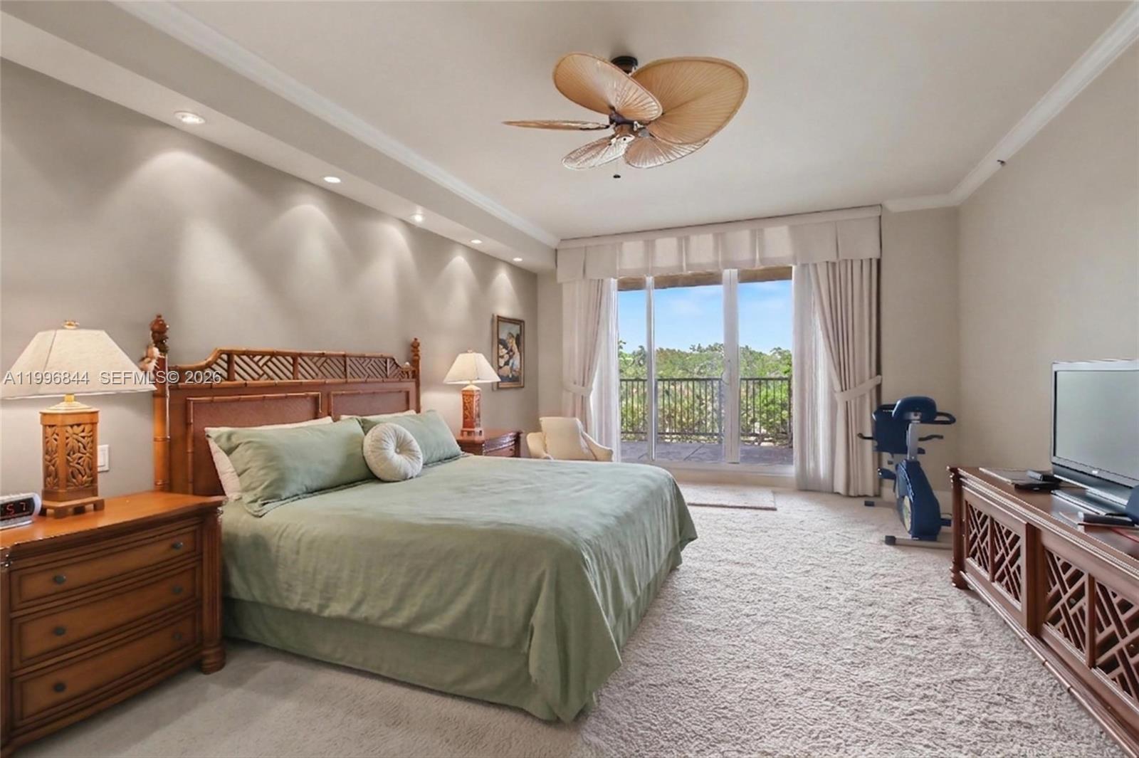 60 Edgewater Dr #3G Coral Gables, FL 33133