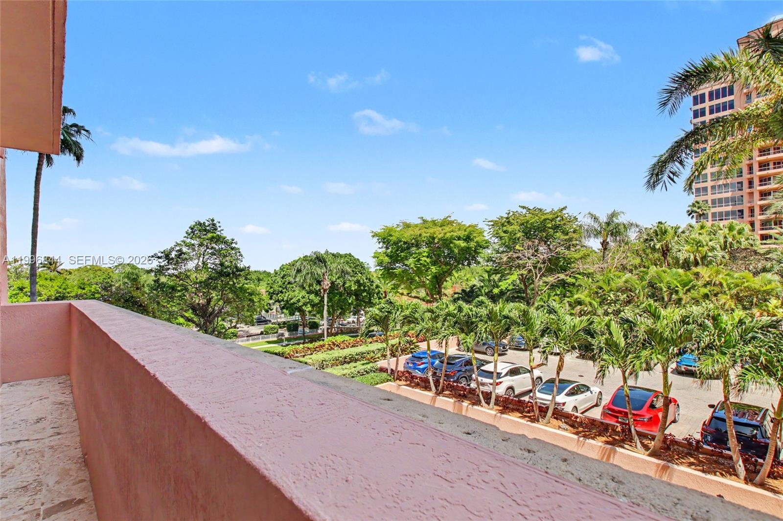 60 Edgewater Dr #3G Coral Gables, FL 33133