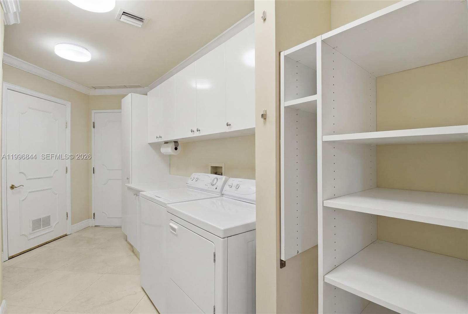 60 Edgewater Dr #3G Coral Gables, FL 33133