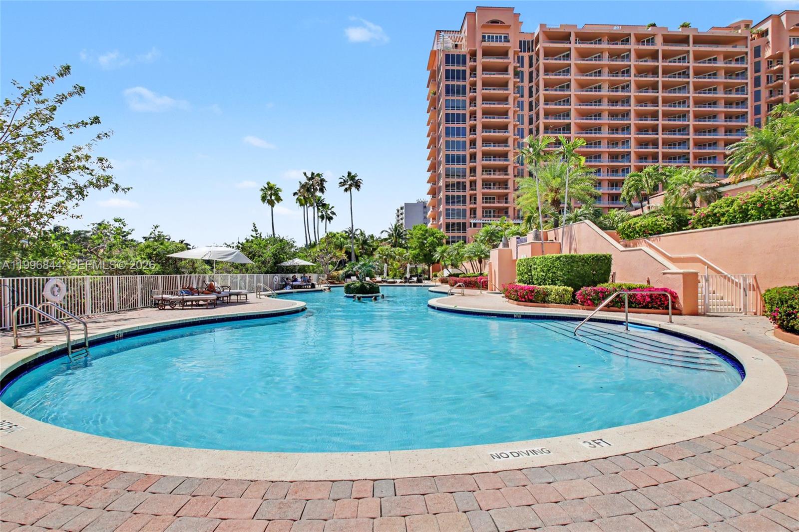 60 Edgewater Dr #3G Coral Gables, FL 33133