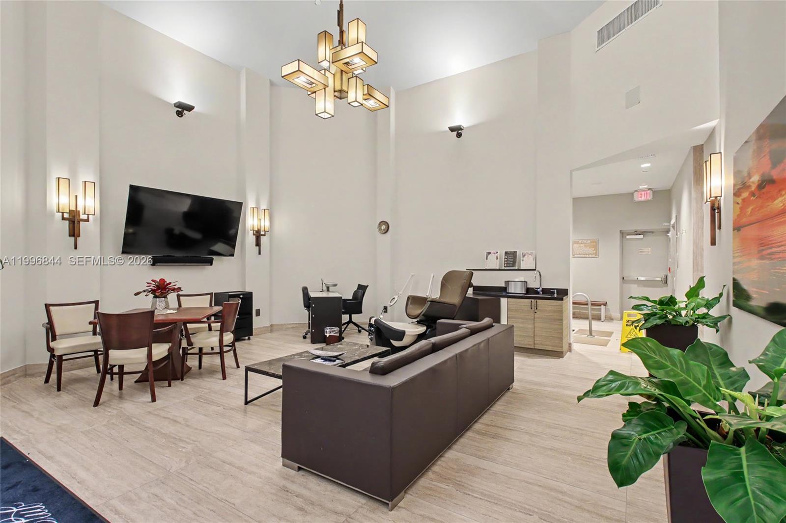 60 Edgewater Dr #3G Coral Gables, FL 33133