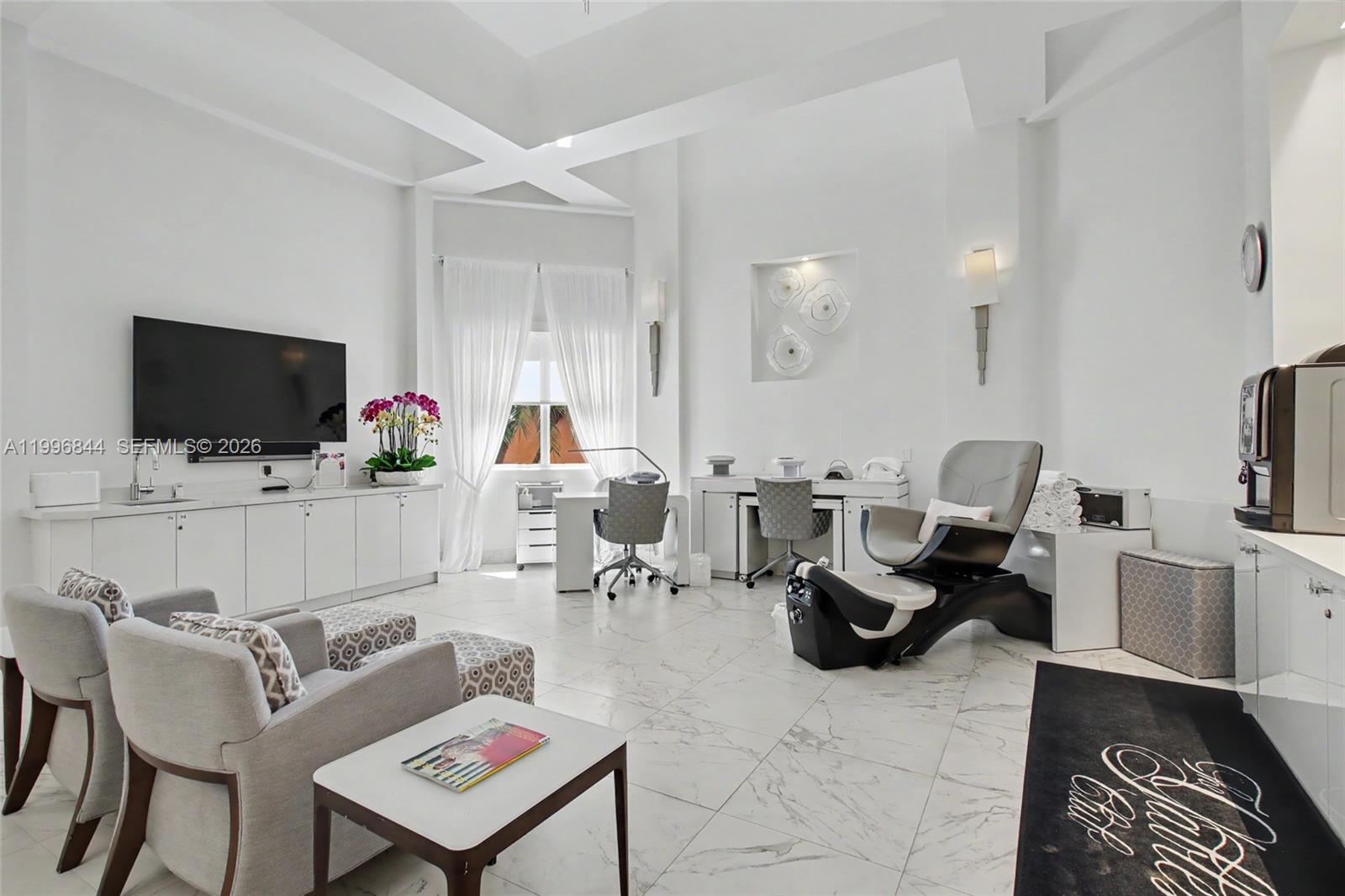 60 Edgewater Dr #3G Coral Gables, FL 33133