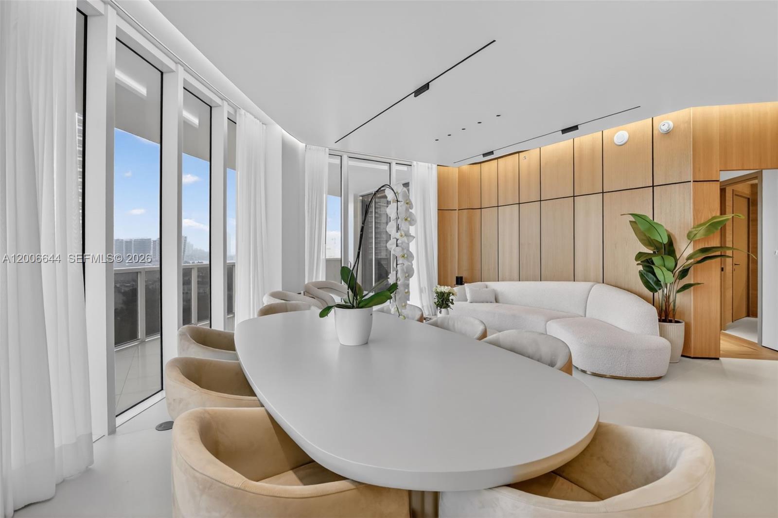 4100 Island Blvd #904