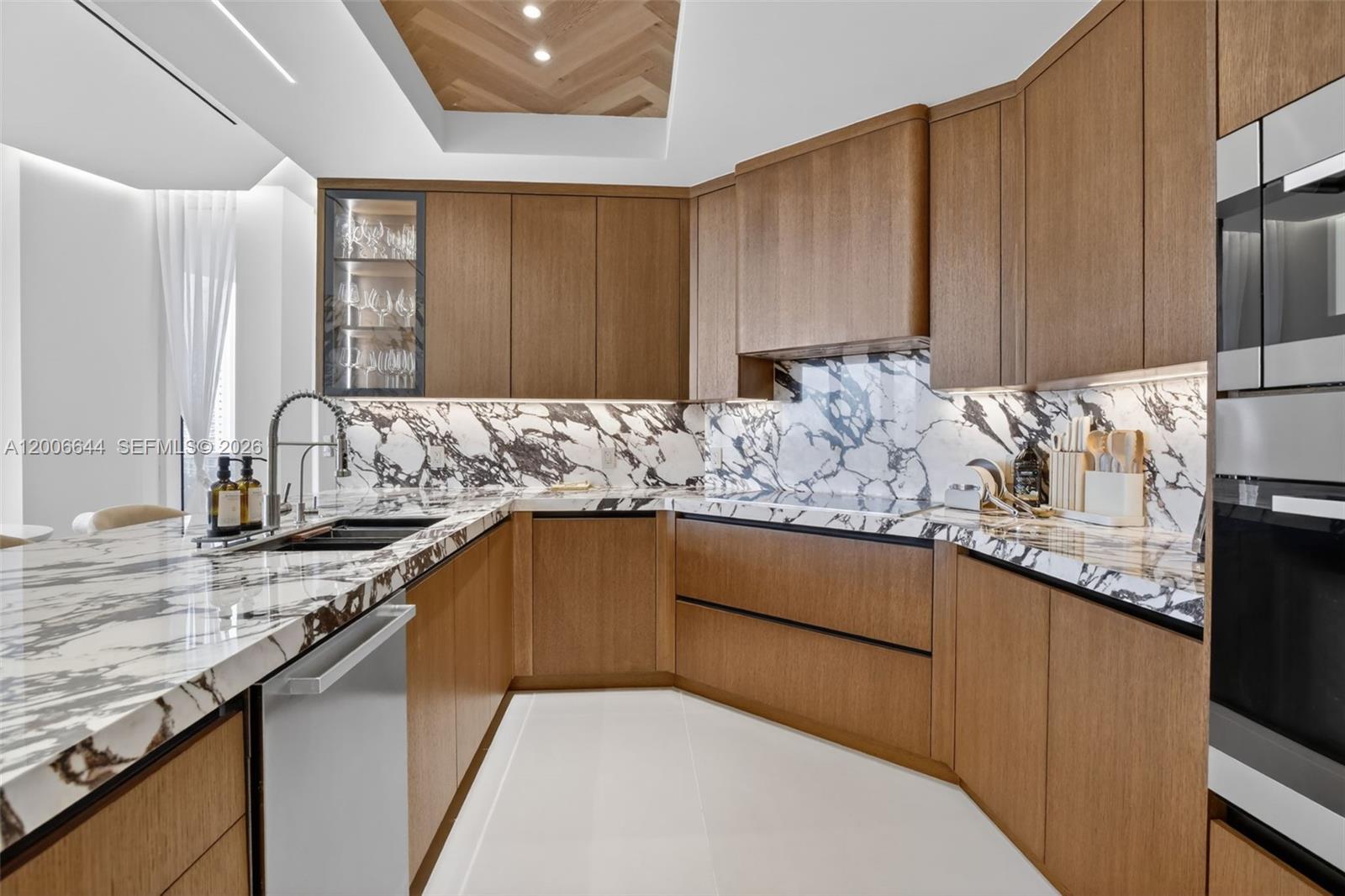 4100 Island Blvd #904 Aventura, FL 33160