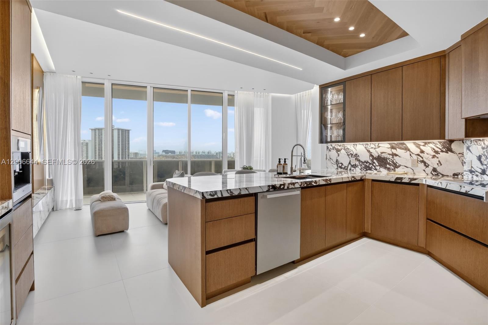 4100 Island Blvd #904 Aventura, FL 33160