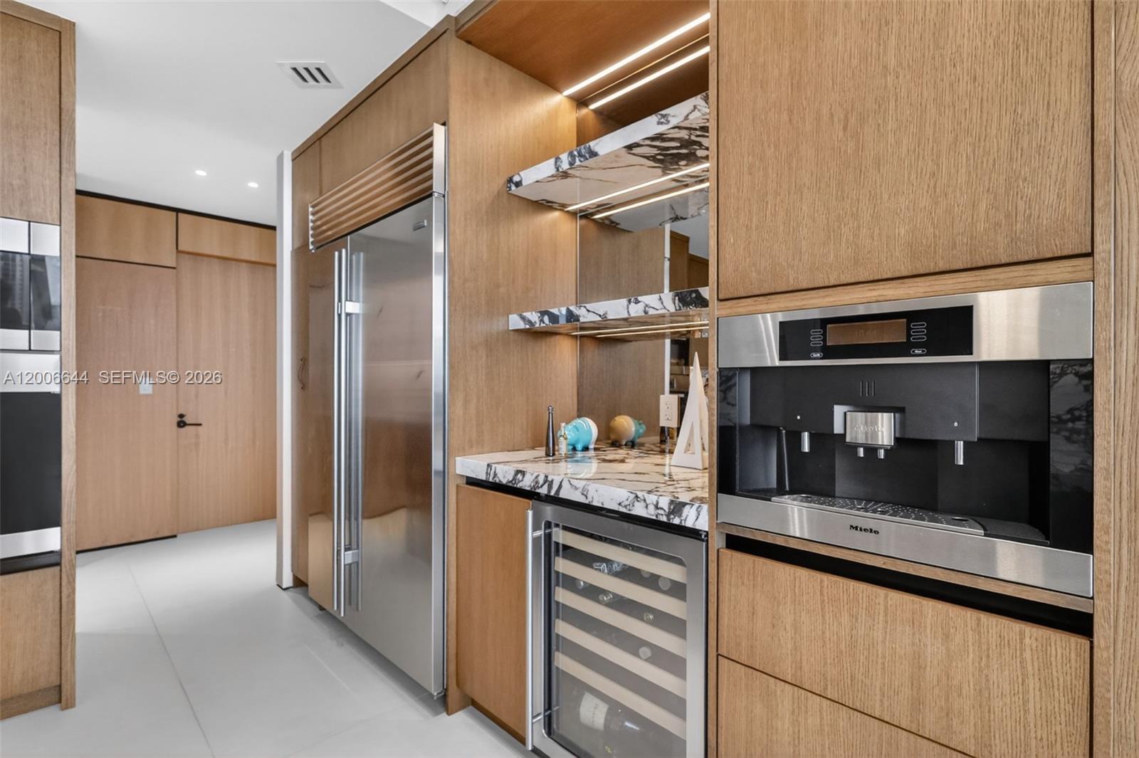 4100 Island Blvd #904 Aventura, FL 33160