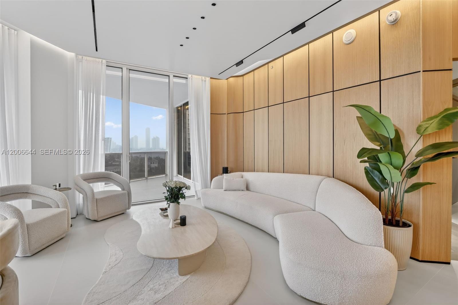 4100 Island Blvd #904 Aventura, FL 33160