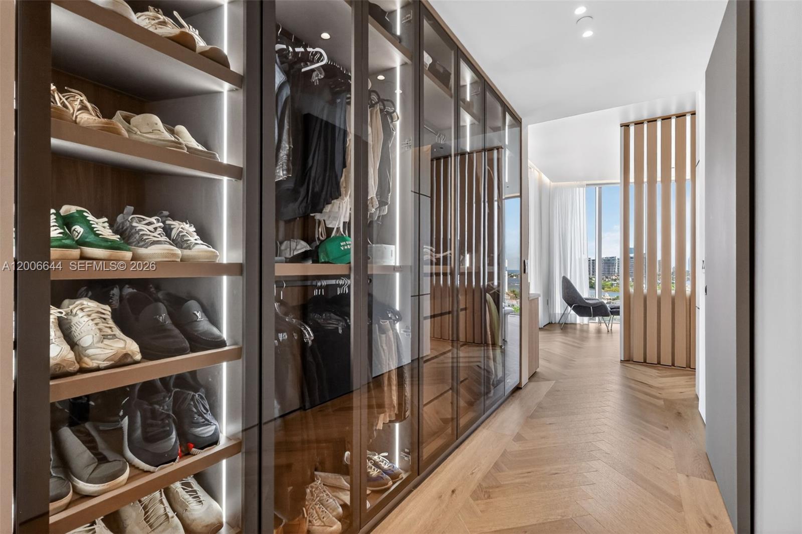 4100 Island Blvd #904 Aventura, FL 33160