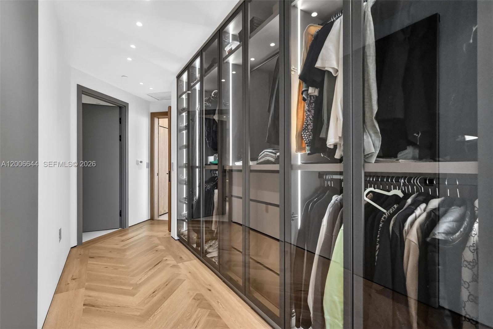 4100 Island Blvd #904 Aventura, FL 33160