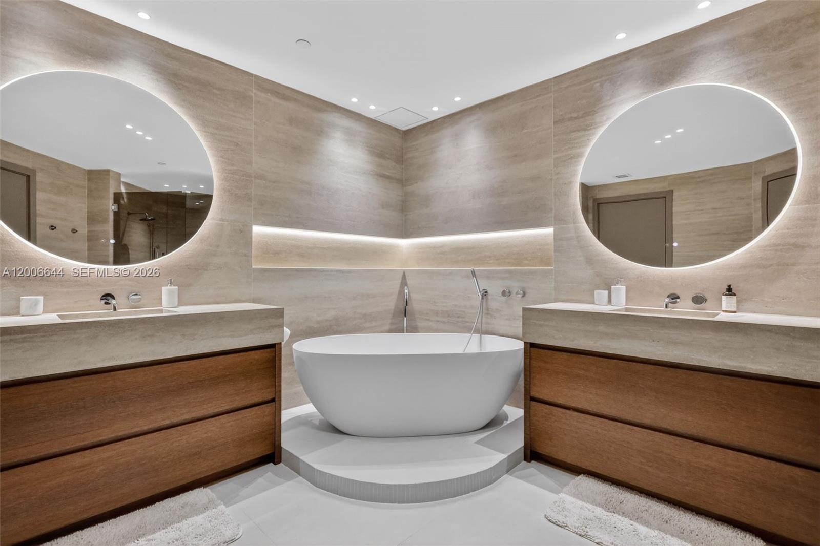 4100 Island Blvd #904 Aventura, FL 33160