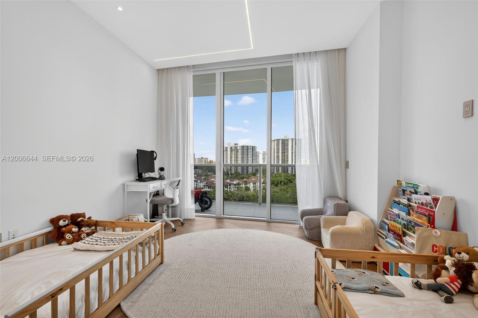 4100 Island Blvd #904 Aventura, FL 33160