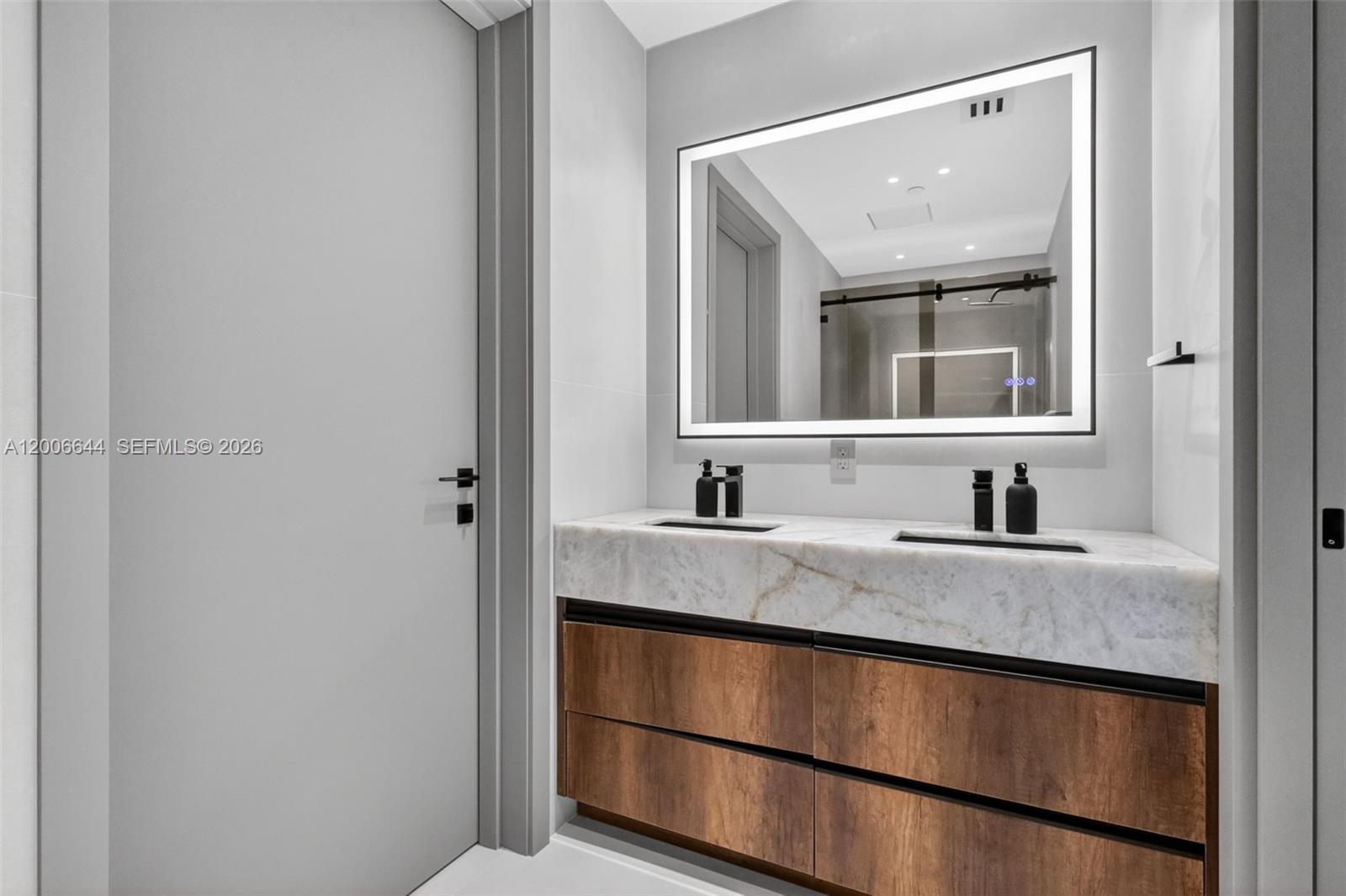 4100 Island Blvd #904 Aventura, FL 33160