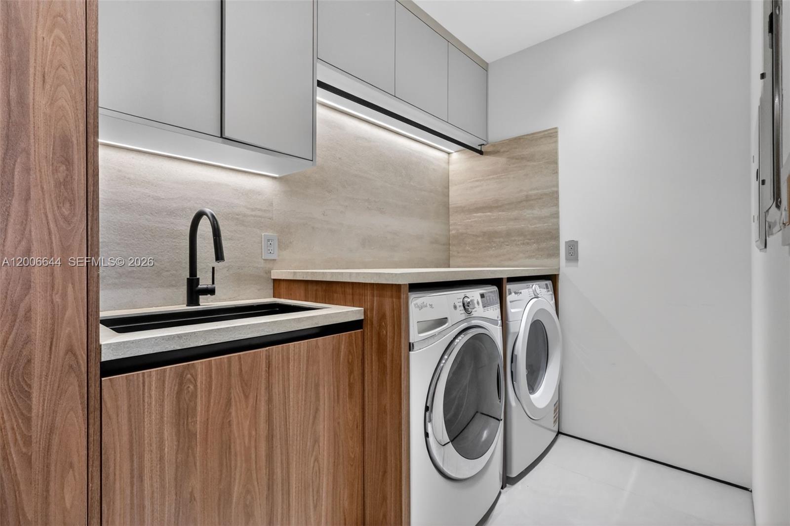 4100 Island Blvd #904 Aventura, FL 33160