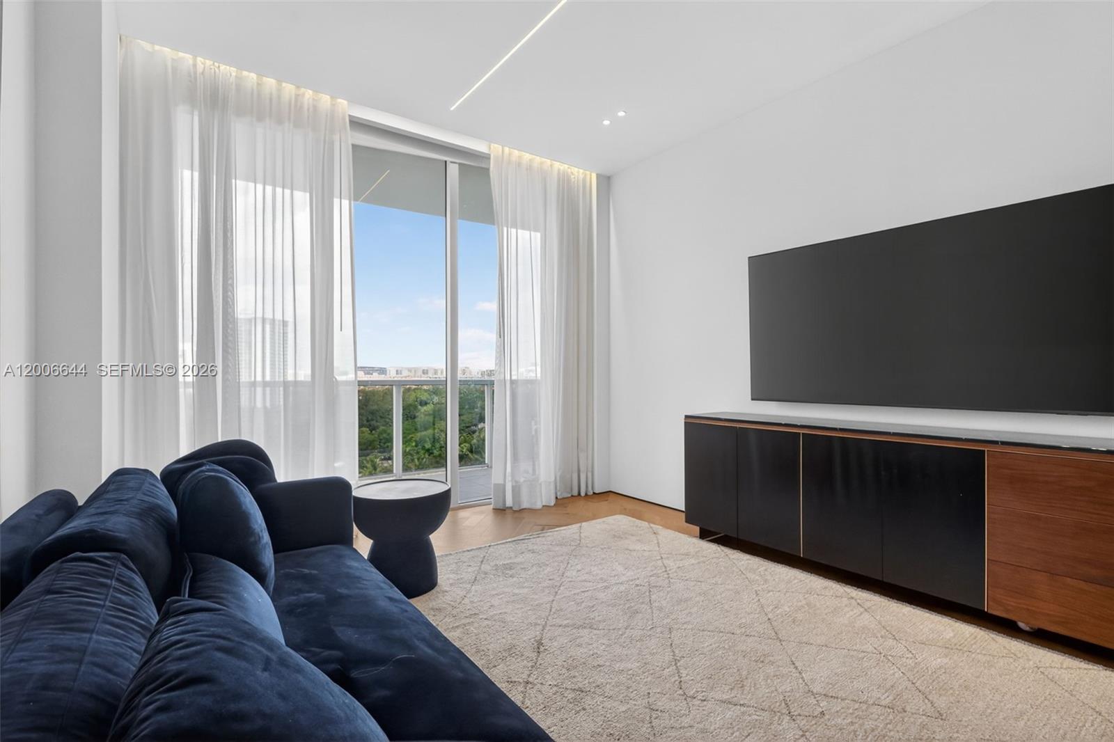 4100 Island Blvd #904 Aventura, FL 33160