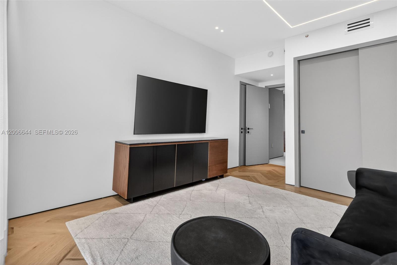 4100 Island Blvd #904 Aventura, FL 33160