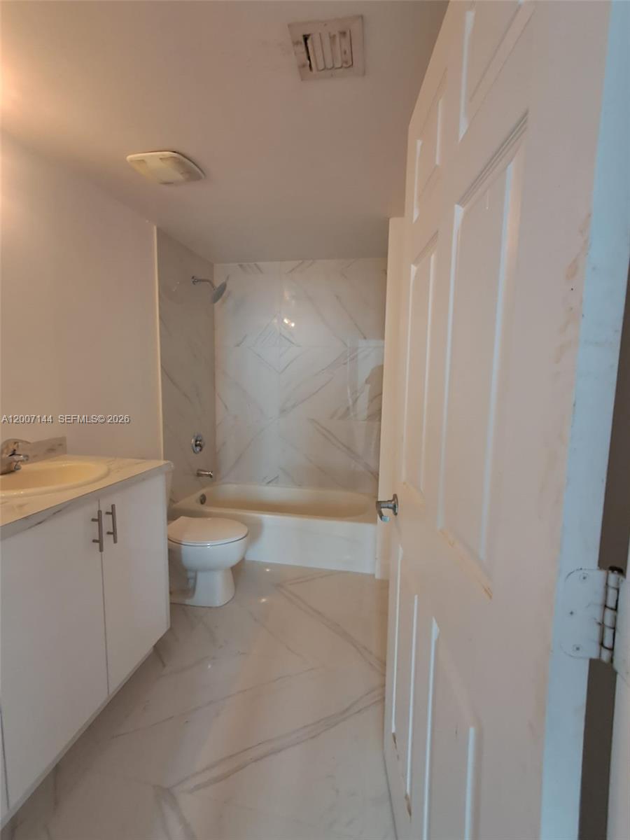 image 1800 Biscayne Plaza14