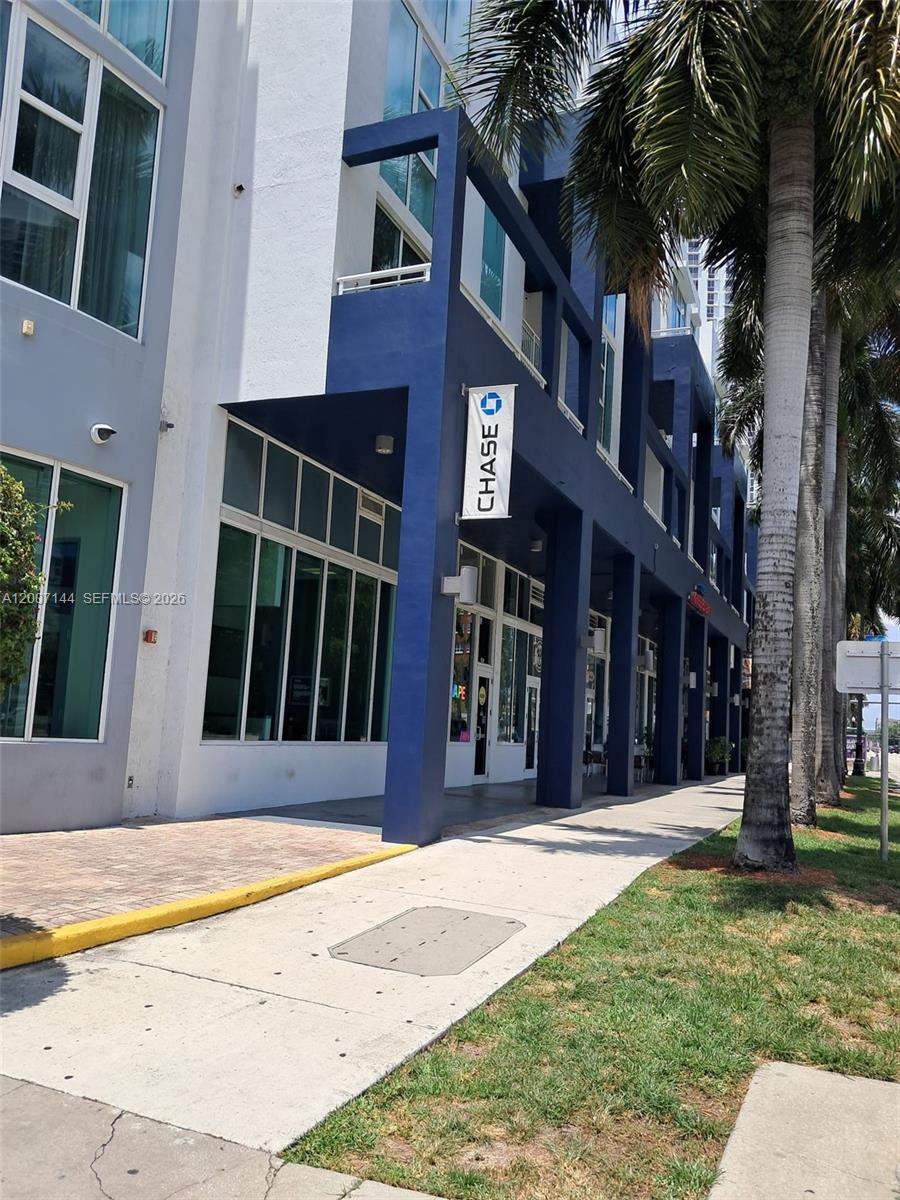 image 1800 Biscayne Plaza3