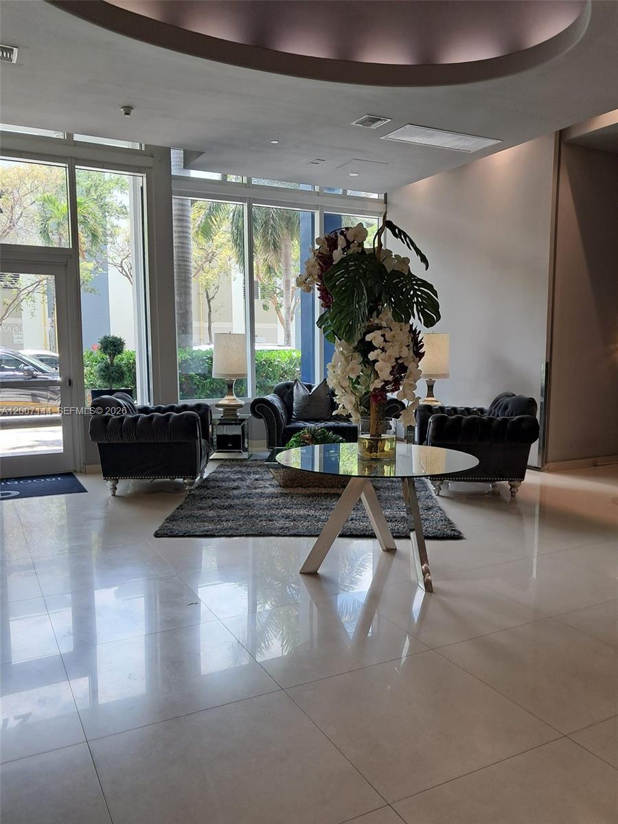 image 1800 Biscayne Plaza4