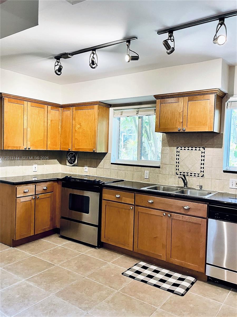 813 Angelo Ave Coral Gables, FL 33134