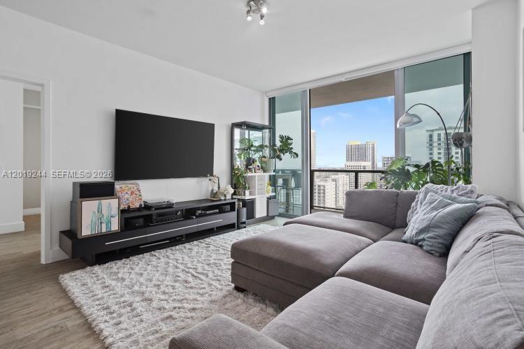 image Axis on Brickell South2
