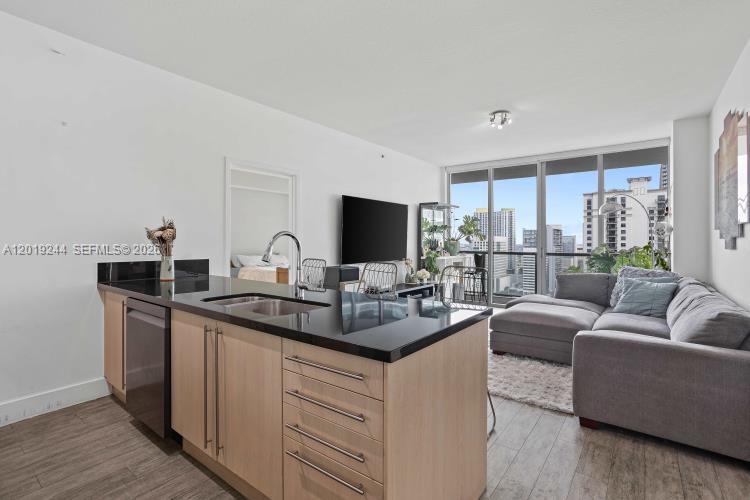 image Axis on Brickell South3