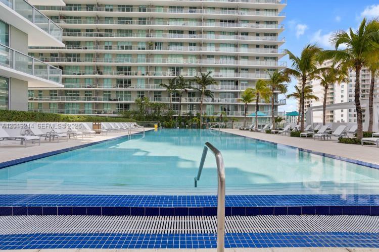 image Axis on Brickell South42