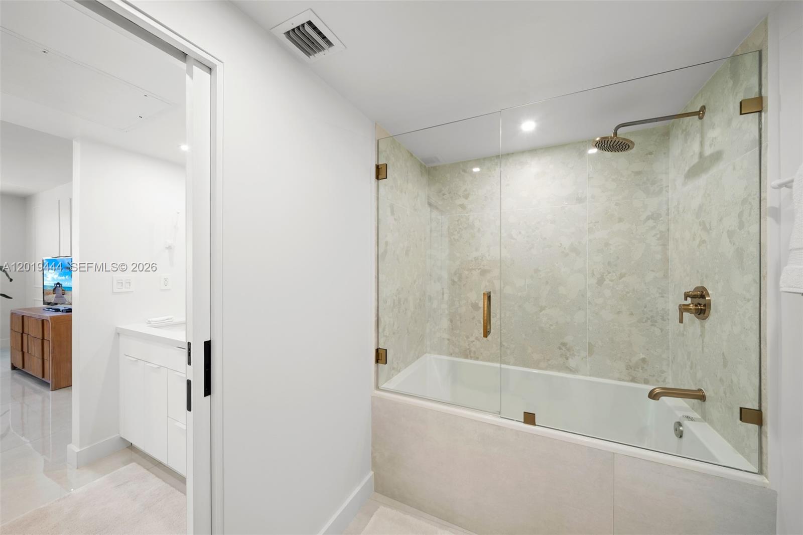 5255 Collins Ave #8F Miami Beach, FL 33140