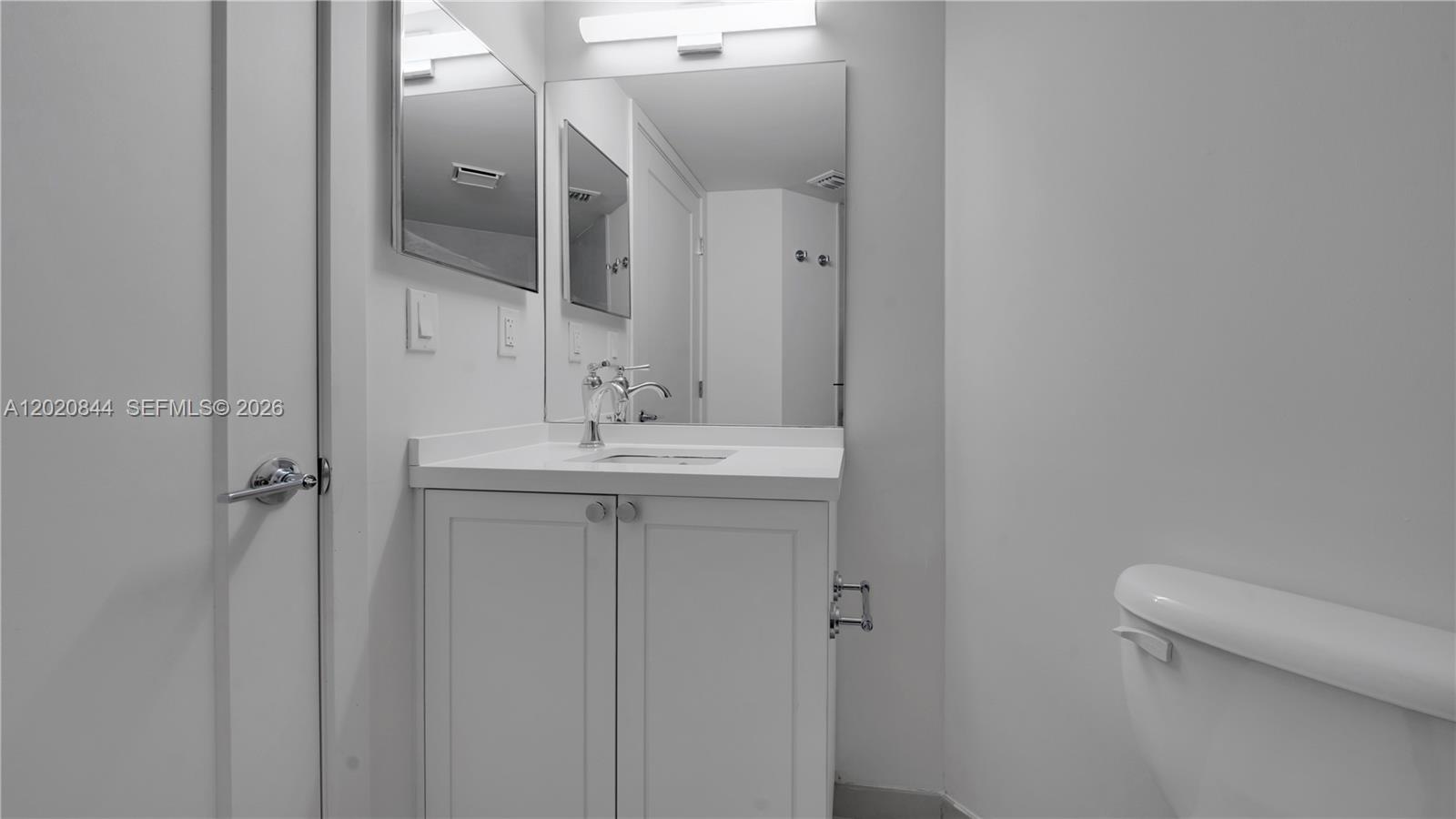 555 NE 34th St #907 Miami, FL 33137