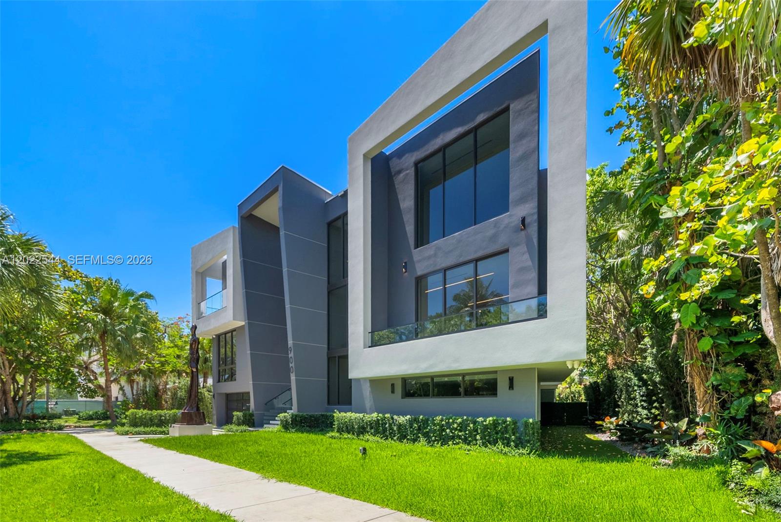 900 NE 75th St Miami, FL 33138