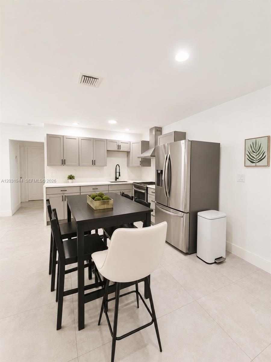 800 NE 2nd Ct Hallandale Beach, FL 33009