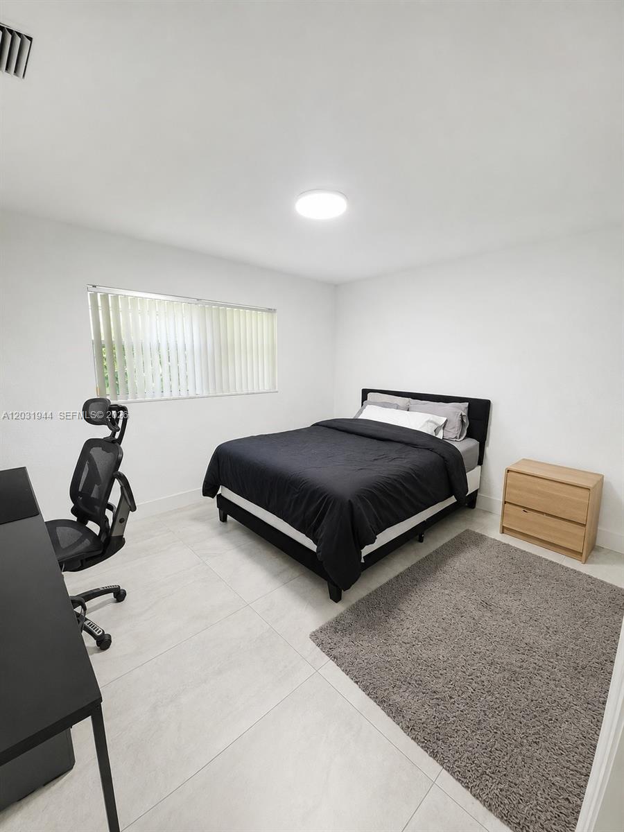 800 NE 2nd Ct Hallandale Beach, FL 33009