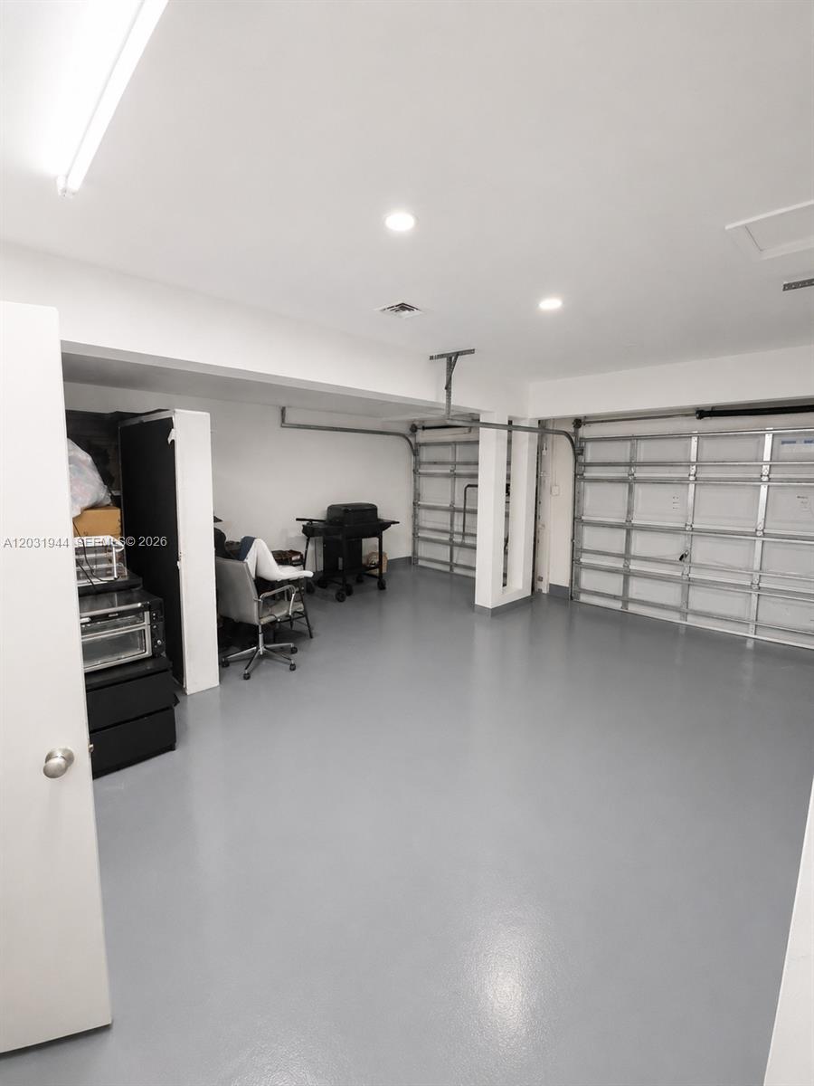 800 NE 2nd Ct Hallandale Beach, FL 33009