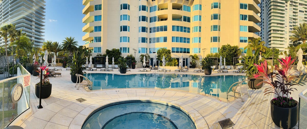 image South Pointe Towers12