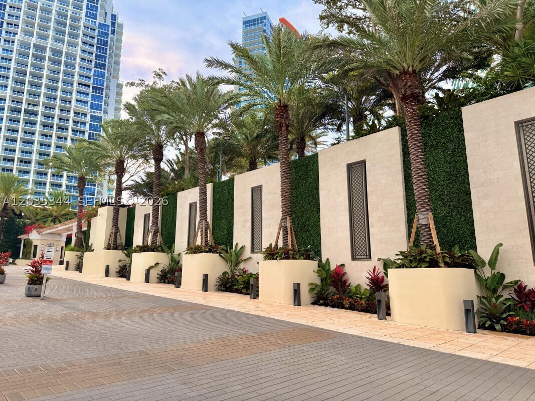 image South Pointe Towers21
