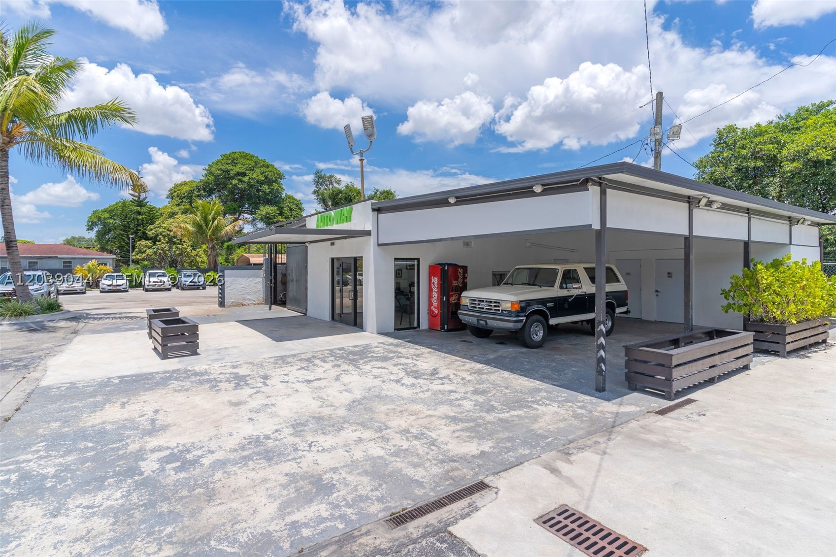 2729 NW 56th St Miami, FL 33142