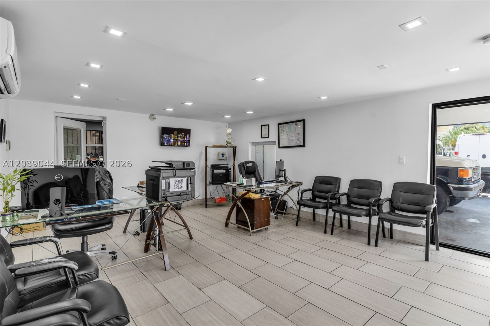 2729 NW 56th St Miami, FL 33142