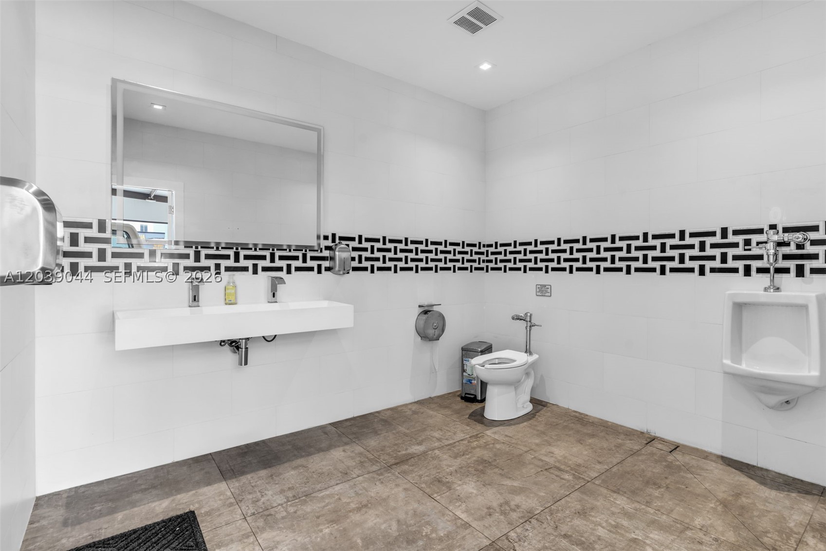 2729 NW 56th St Miami, FL 33142