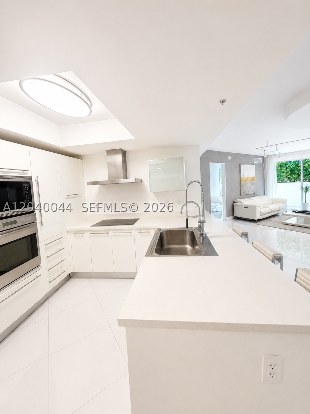 200 Sunny Isles Blvd #2-504–Lanai Residence Sunny Isles Beach, FL 33160