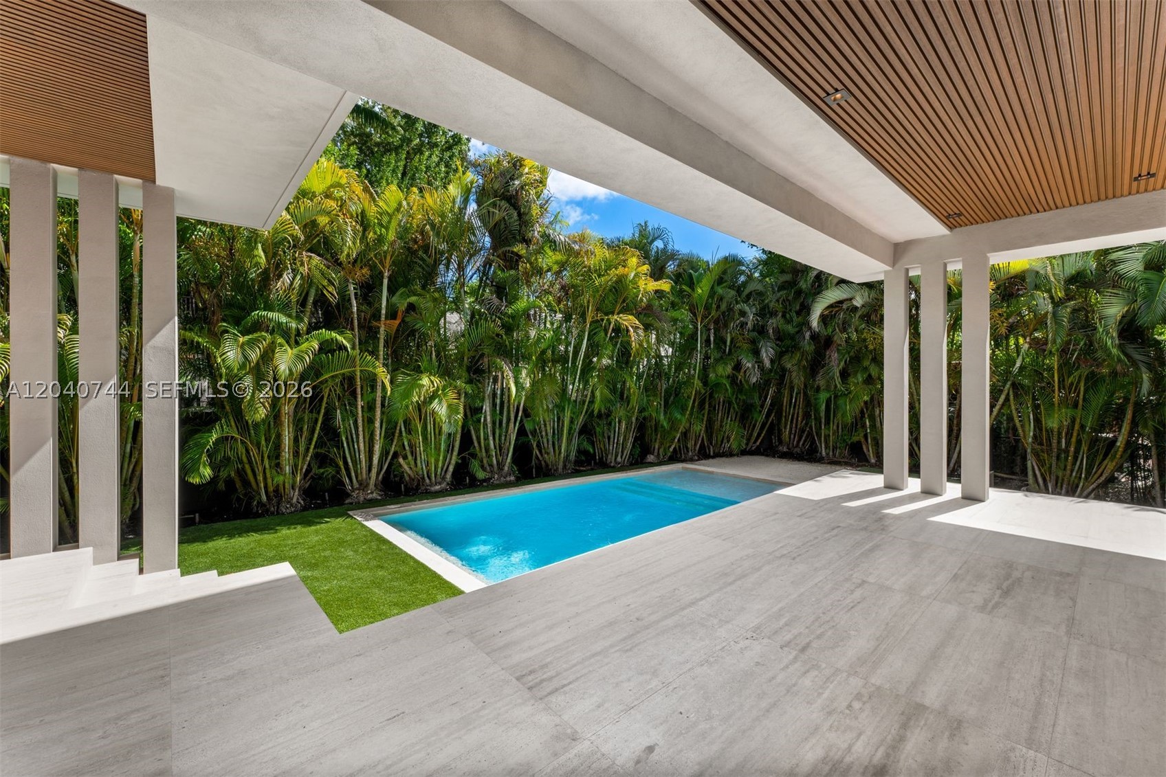 165 Hampton Ln Key Biscayne, FL 33149