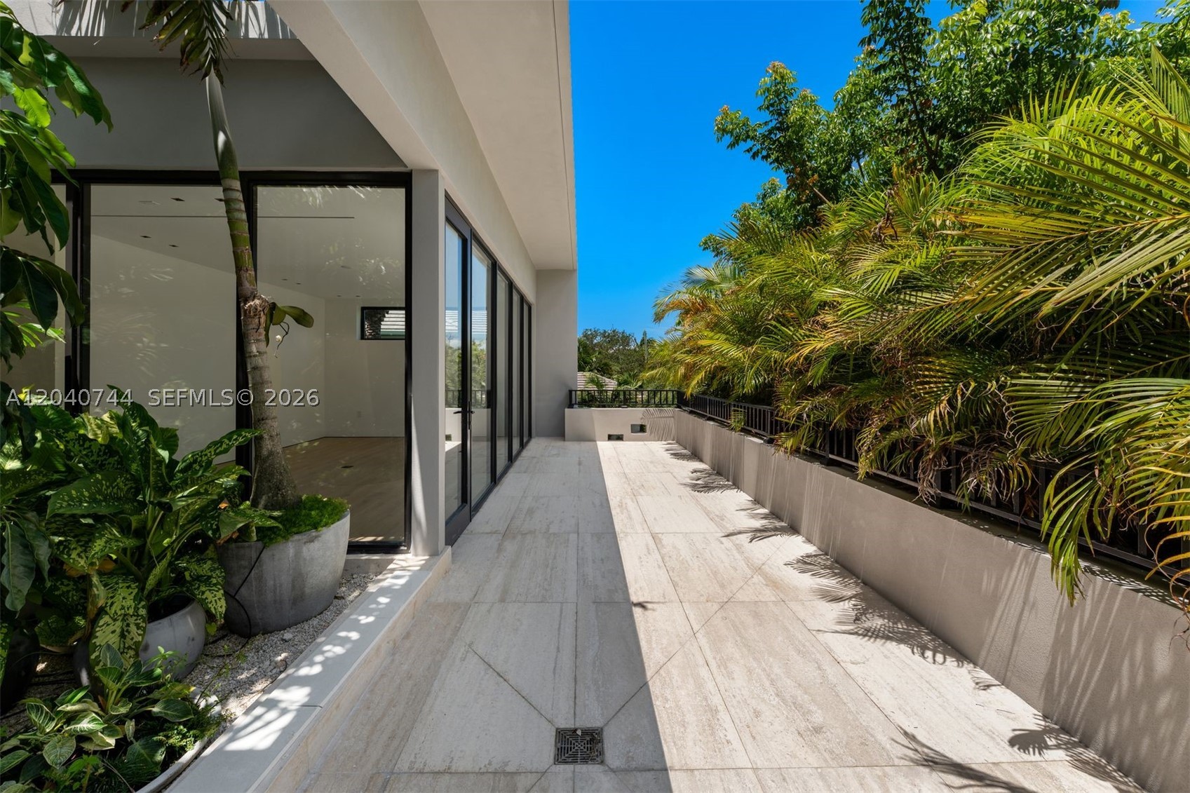 165 Hampton Ln Key Biscayne, FL 33149