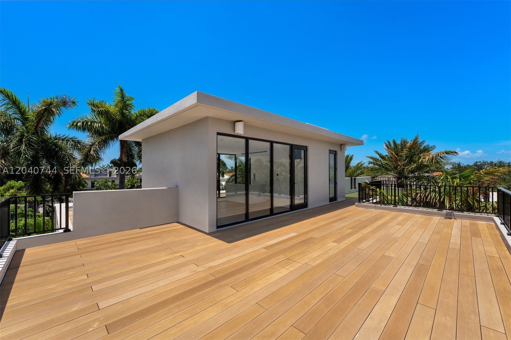 165 Hampton Ln Key Biscayne, FL 33149