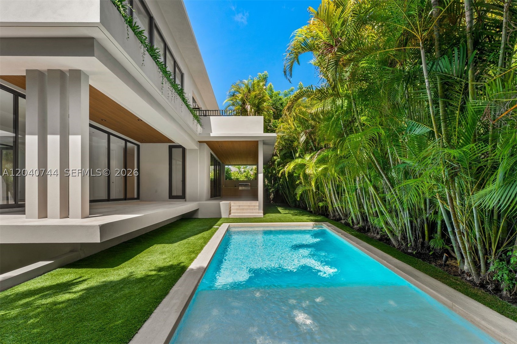 165 Hampton Ln Key Biscayne, FL 33149