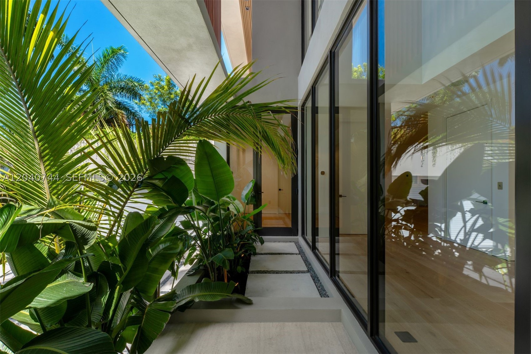 165 Hampton Ln Key Biscayne, FL 33149