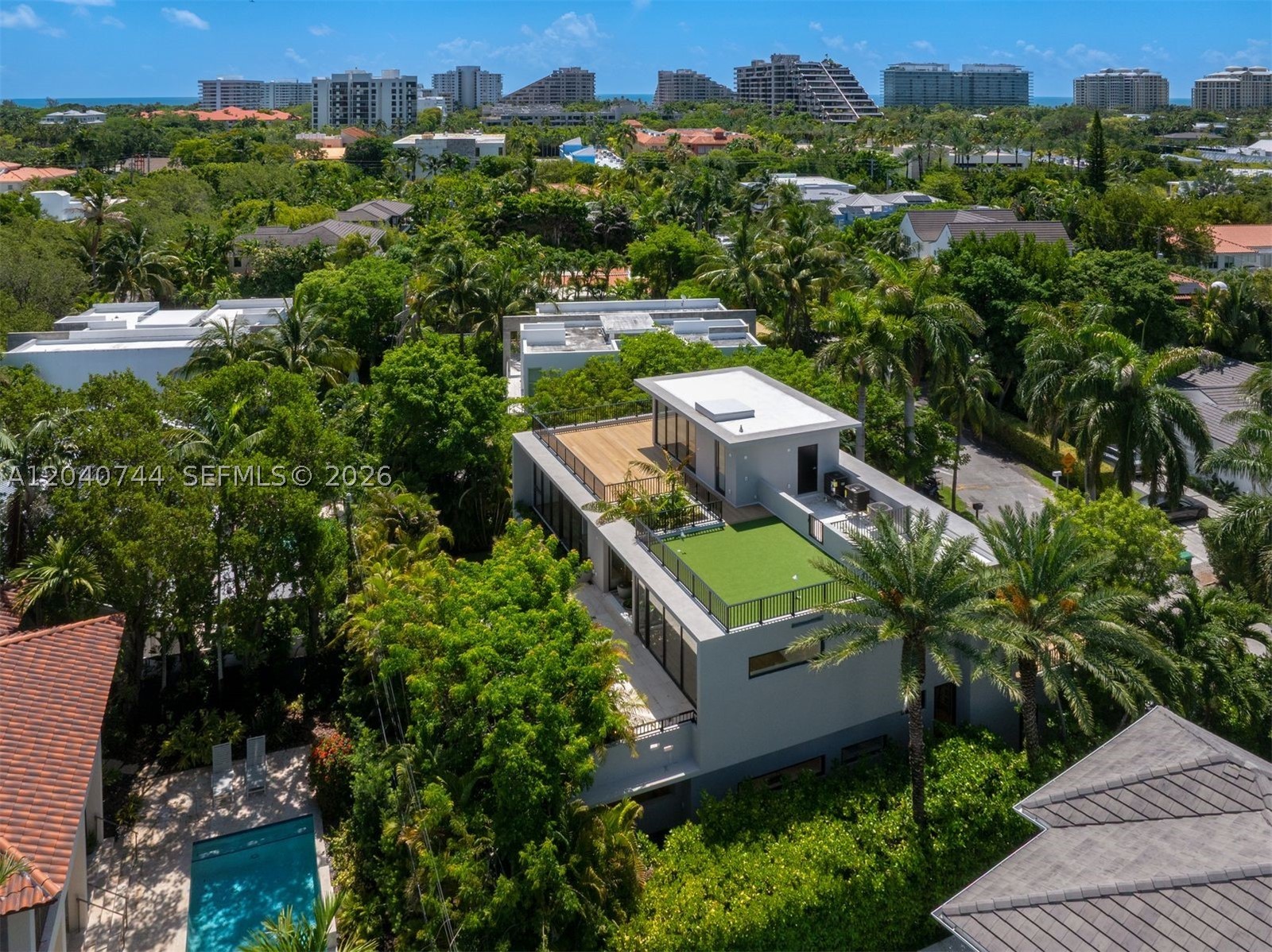165 Hampton Ln Key Biscayne, FL 33149