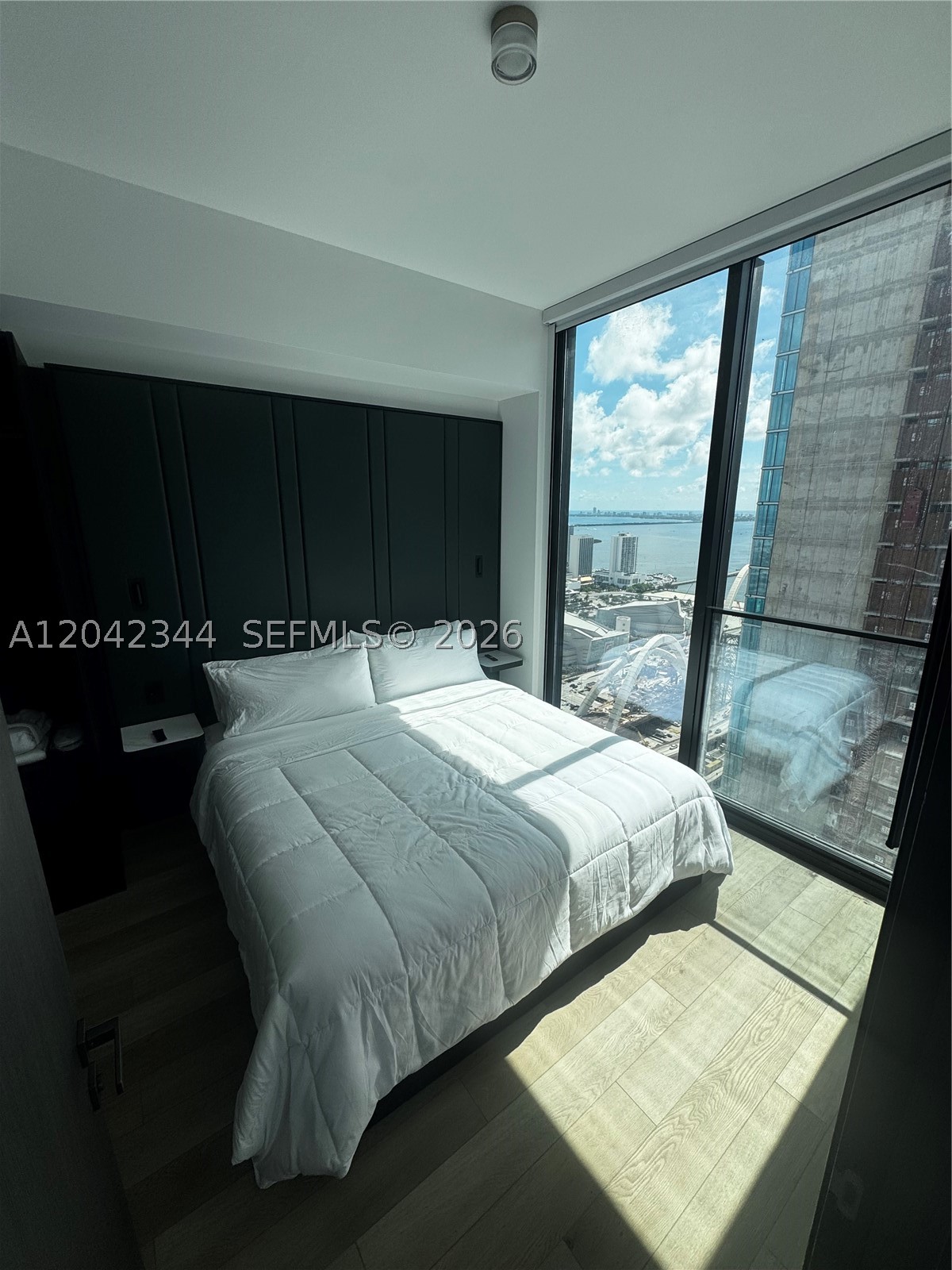 image E11EVEN Hotel & Residences14