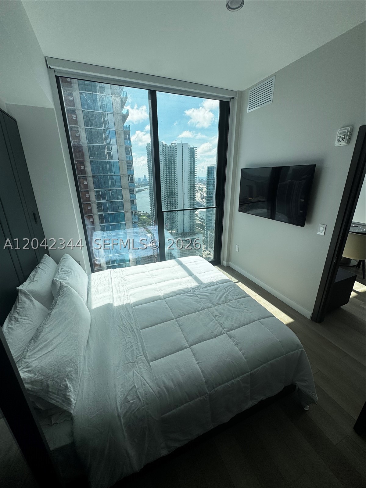 image E11EVEN Hotel & Residences15
