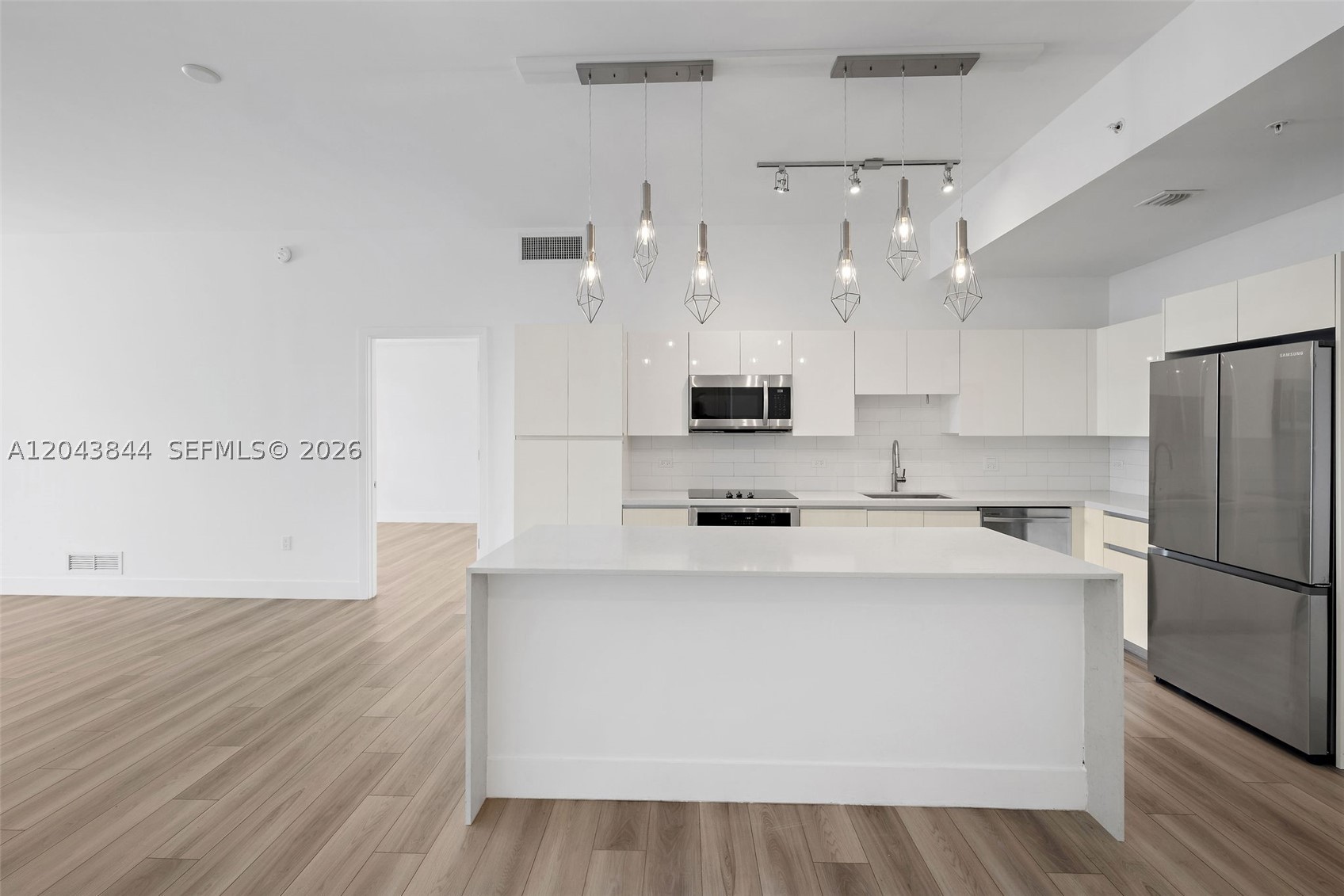 101 Diplomat Pkwy #2009 Hallandale Beach, FL 33009