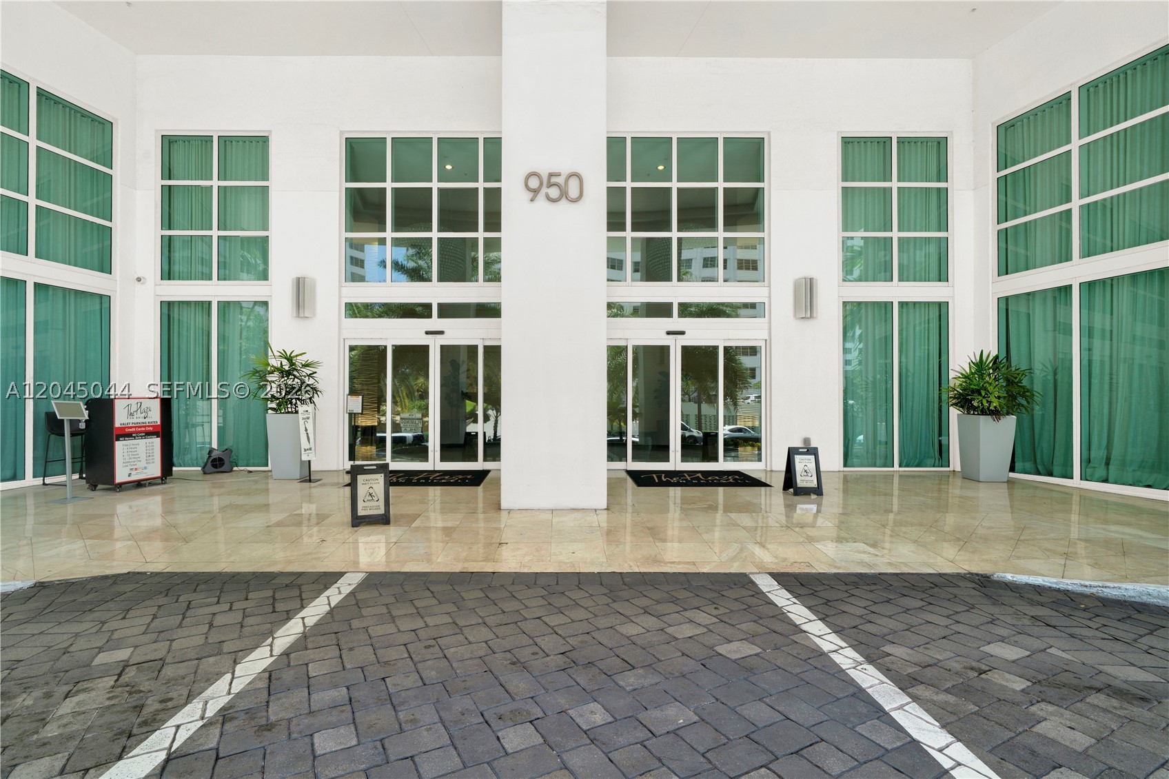 950 Brickell Bay Dr #802 Miami, FL 33131